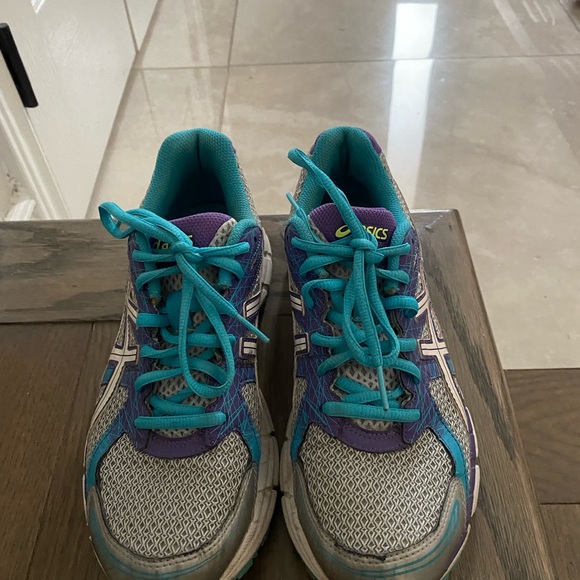 ASICS sneakers - size 7.5 - barely worn - Picture 1 of 4